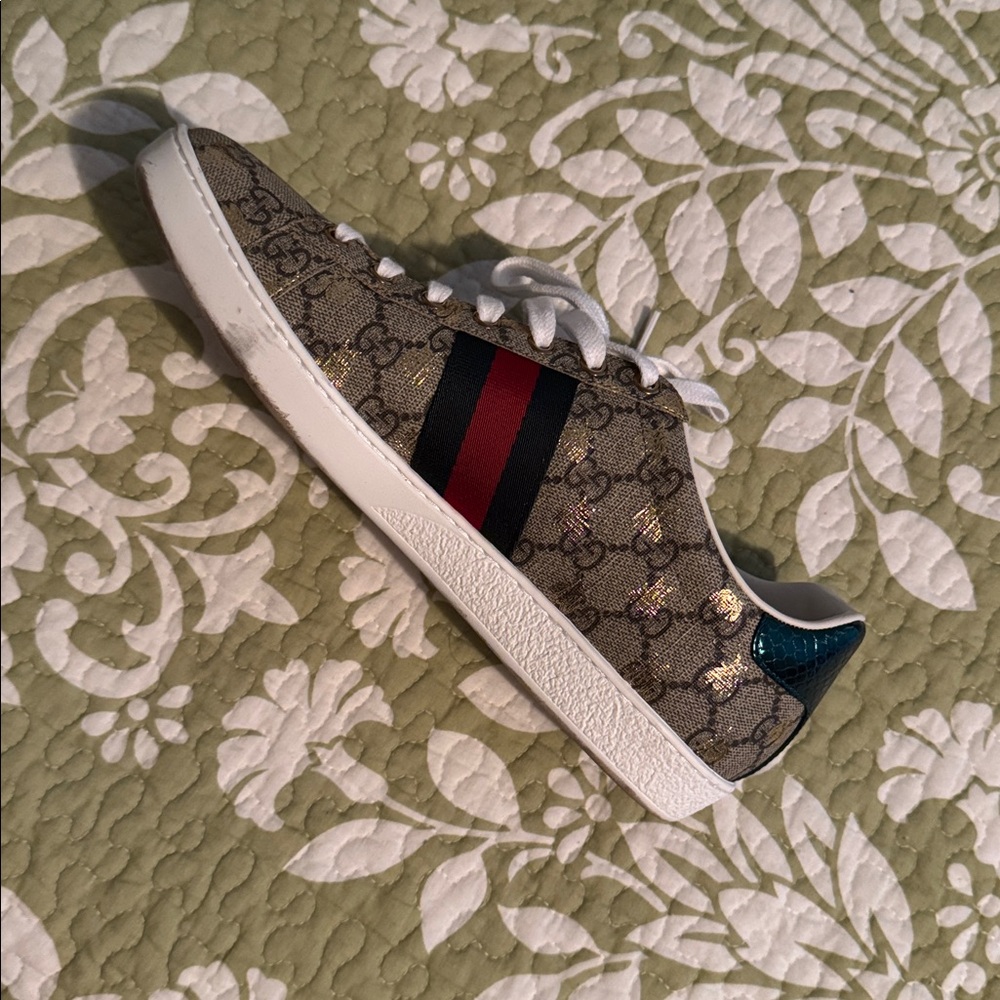 Gucci Beige Sneakers with Red and Green Accents - Picture 4 of 6